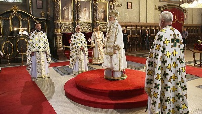 Patrijarh Irinej sa episkopima na proslavi autokefalnosti SPC u Nikeji